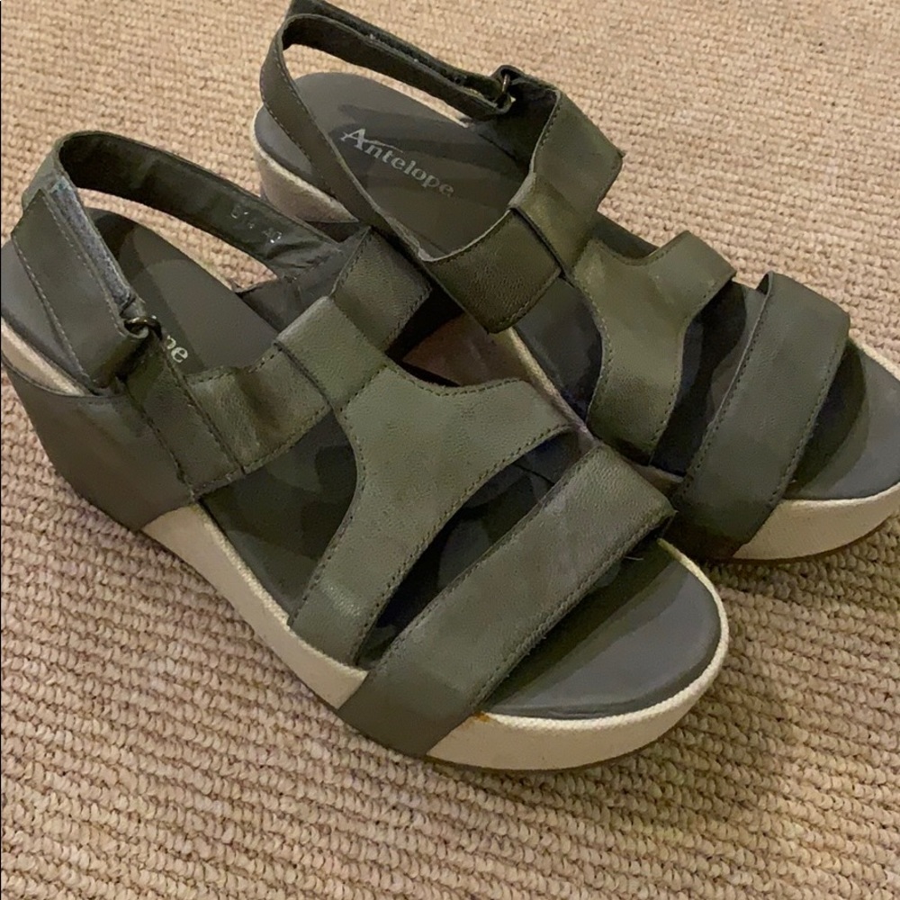 Antelope gray wedge sandals perfect for fall